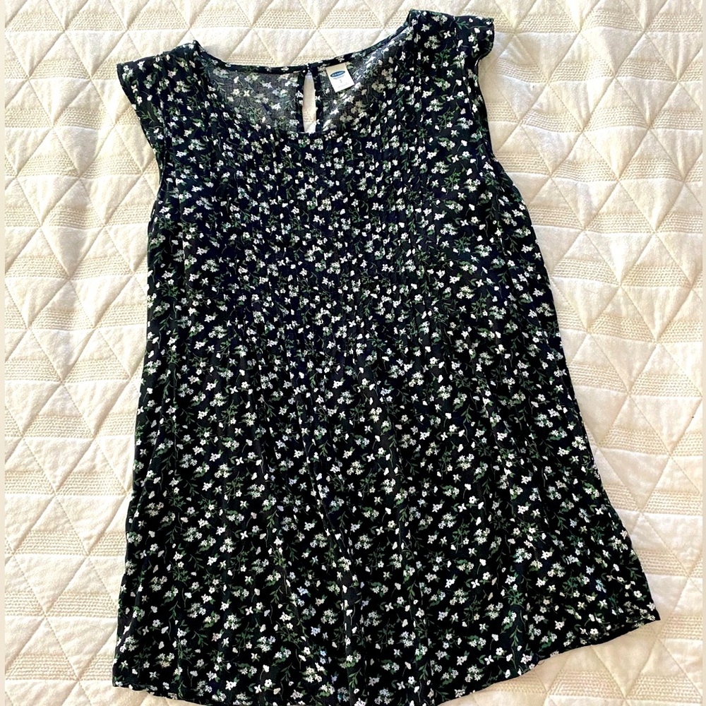 Old Navy Women’s S Black and ivory floral blouse